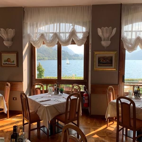 Gallery - Varie | Hotel Lido Ledro | Il nostro ristorante con una vista mozzafiato sul Lago di Ledro